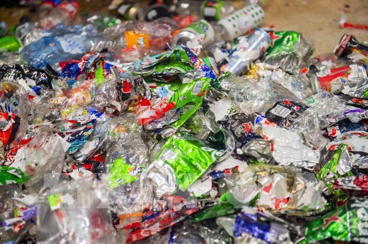 Giảm rác thải nhựa: Tái chế thôi không đủ